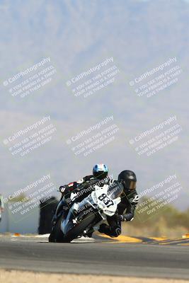 media/Oct-20-2024-CVMA (Sun) [[d4a3dff211]]/Race 9-Formulw LW Twins SHOOTOUT/